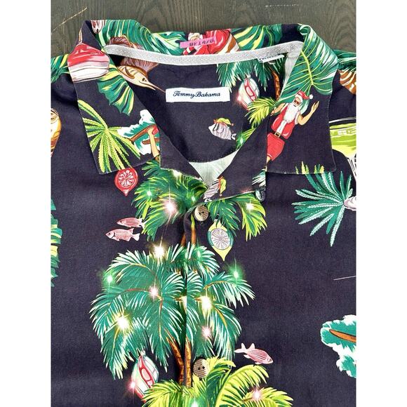 Tommy Bahama Shirt Men's 2XL Hawaiian Santa Print AOP Surfer Silk Camp Holiday - Picture 6 of 15